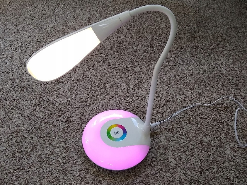 RGB LED asztali lámpa – mozgatható kar